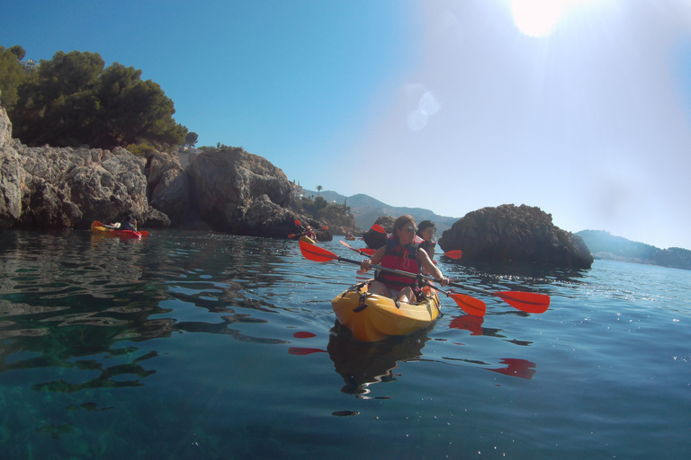 Desde Málaga: tour guiado en kayak por los acantilados de Maro-Cerro Gordo