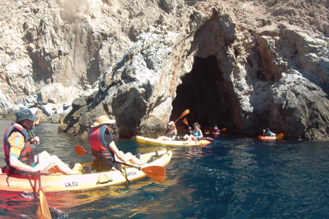 Desde Málaga: tour guiado en kayak por los acantilados de Maro-Cerro Gordo