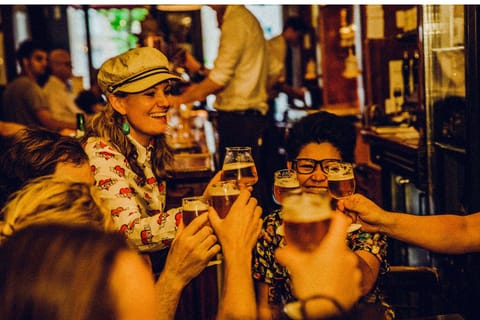 Amsterdam: Dutch Craft Beer and Bites Guided Walking Tour
