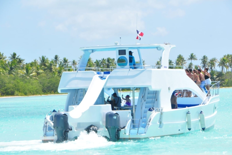Punta Cana: Catamaran Boat to Saona Island with Buffet Lunch From Los Melones: Saona Island Day Trip with Lunch
