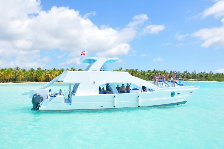 Punta Cana: Katamaranboot zur Insel Saona mit MittagsbuffetTransport von Bavaro, Punta Cana, Bayahibe, La Romana.