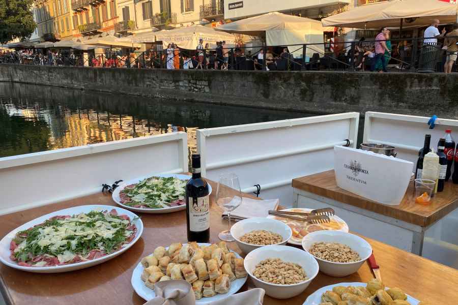Mailand: Bootsfahrt durch den Navigli-Kanal mit Aperitivo