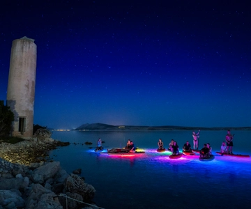Novalja: Excursão noturna guiada de Standup Paddleboard brilhante