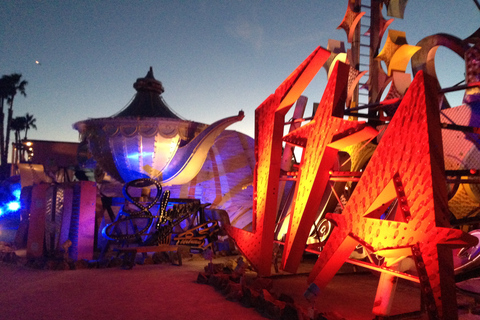 Las Vegas: Nocny lot helikopterem i zwiedzanie Neon Museum