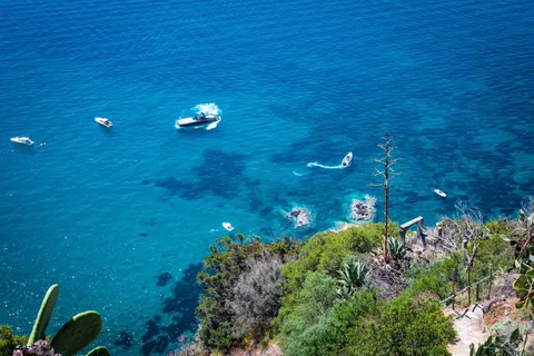 From Naples: Ischia Boat Tour with Cocktail and Lunch