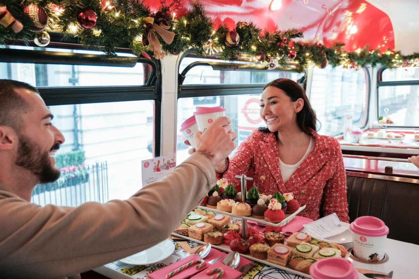 London: Christmas Afternoon Tea Sightseeing Bus Tour