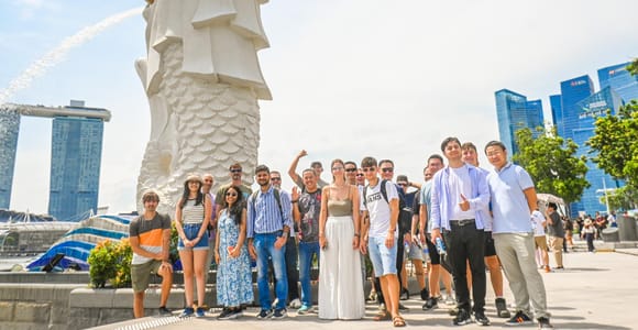 Singapore City Walking Tour: Heartbeat of the City