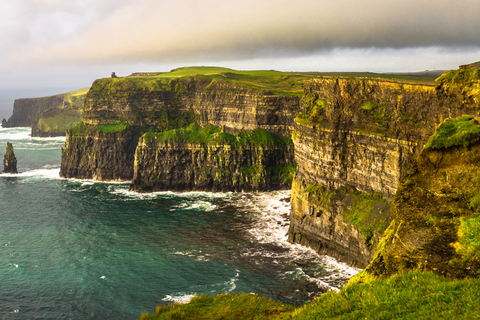 Saindo de Dublin: Excursão de um dia aos Penhascos de Moher, Burren e GalwayTour Espanhol