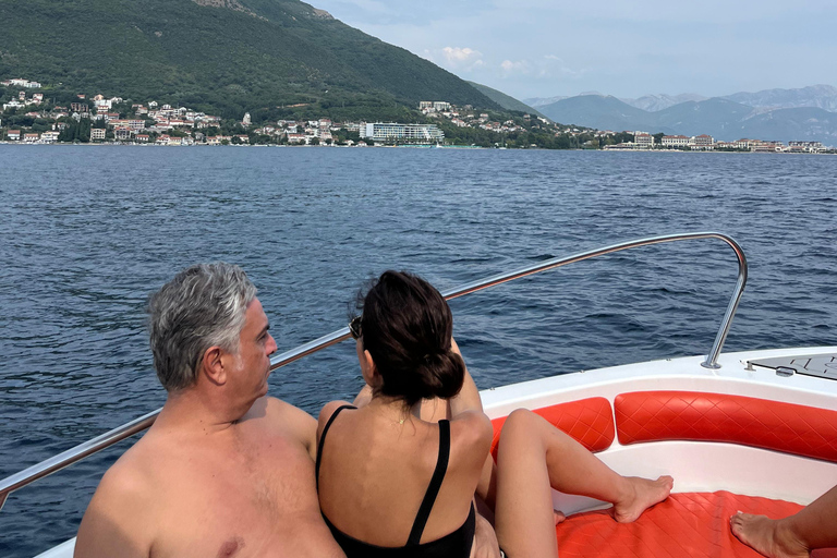 Kotor: Tour durch die Blaue Höhle und den Golf mit dem Schnellboot