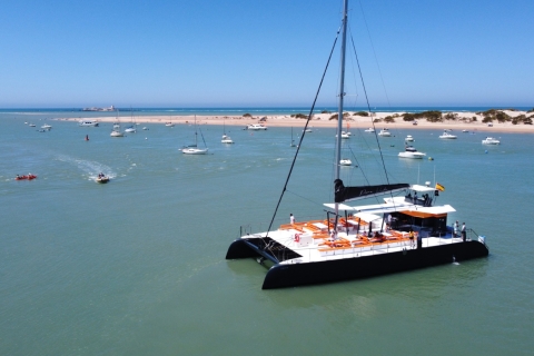 Chiclana de la Fra : Circuit en catamaran sur la côte de Sancti PetriCroisière qui passe par la plage de La Barrosa