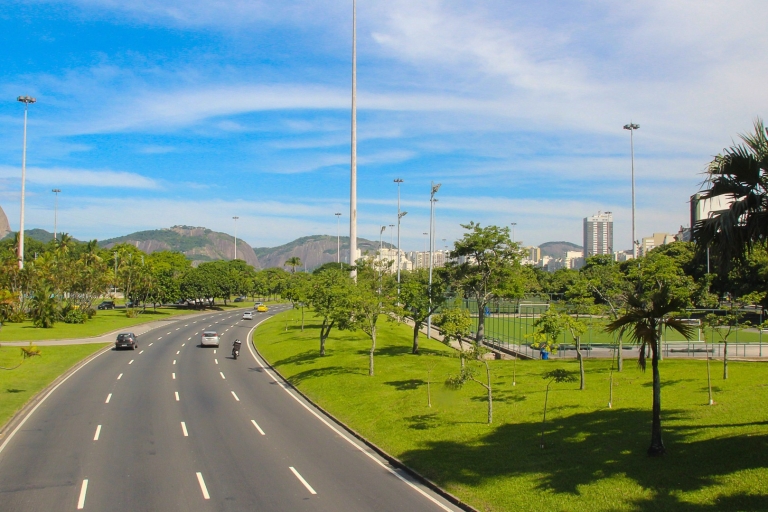 Rio de Janeiro: gedeelde transfer van of naar de luchthavenVan hotels in de zuidelijke zone naar GIG/SDU-luchthavens