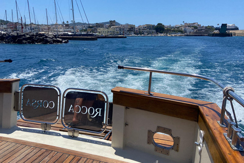 Forio : Tour de l'île d'Ischia en bateau avec déjeuner local et baignade