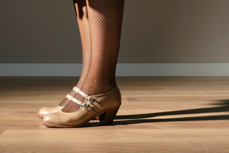 Flamenco Dance Lesson: 60-Minute Class in Seville