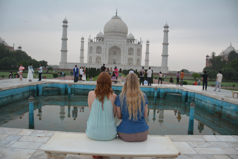 Da Delhi: tour del Taj Mahal e di Agra in treno espresso GatimaanTutto incluso: treno con vagone ristorante, auto, guida, biglietto, pranzo