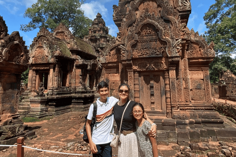 Ab Siem Reap: Banteay Srei und Angkor TagestourGruppen-Minibus mit Guide