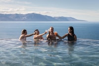 Husavik, Geosea Bath Baths Entrance Boleto - Housity