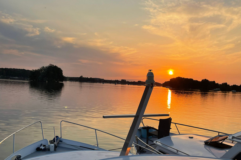 Wannsee: 4h Private Sieben-Seen-Bootstour mit SkipperWannsee: Private Sieben-Seen-Bootstour