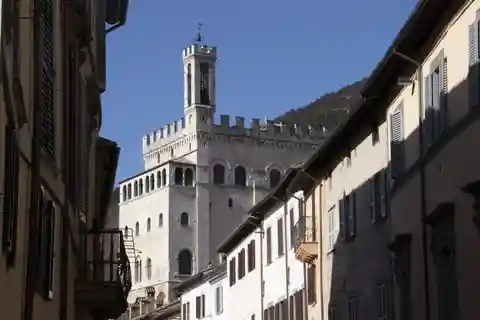 Gubbio: Tour guidato a piedi del centro storico con Piazza Grande