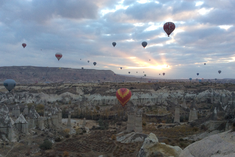 Tour panoramico della Cappadocia in mongolfiera