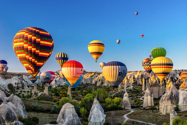 Visita panorâmica de balão de ar quente à Capadócia