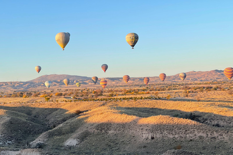 Visita panorâmica de balão de ar quente à Capadócia