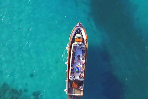 Forio : Tour de l'île d'Ischia en bateau avec déjeuner local et baignade