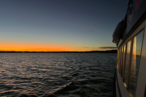 Havencruise bij zonsondergang in AucklandRondvaart tijdens zonsondergang met drankje en kaasdoos-upgrade