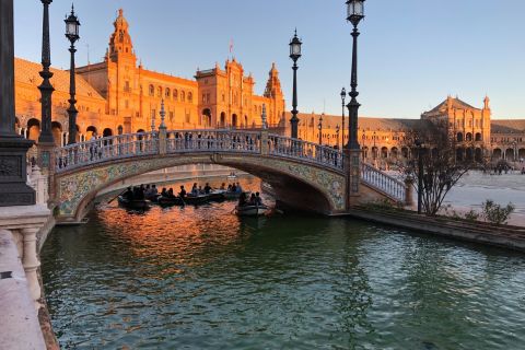 Algarve: Seville Full-Day Shopping and Sightseeing Tour