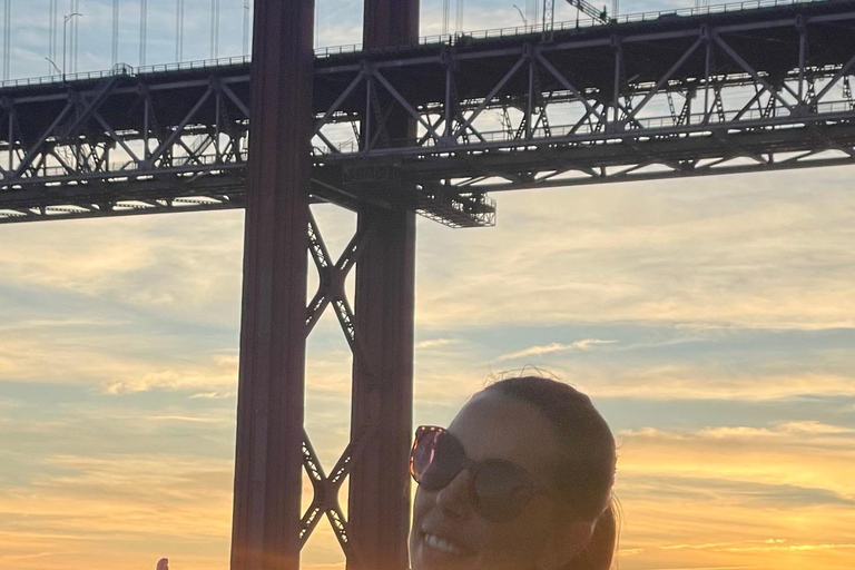 Lisboa:Sunset Sailing Tour at Tagus River with welcome drink