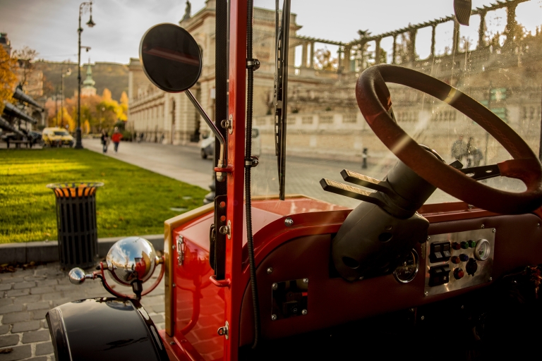 Budapest: Private City Tour by Vintage Royal Car 1-Hour Tour