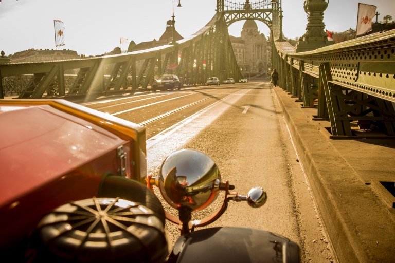 Budapest: tour privado por la ciudad en un coche real antiguoTour de 1 hora