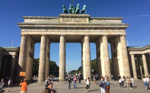 Berlin: Private Walking Tour mit einem lokalen Guide