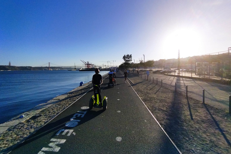 Lisbona: Tour guidato in segway lungo il fiumeTour privato in Segway di 2 ore con una guida