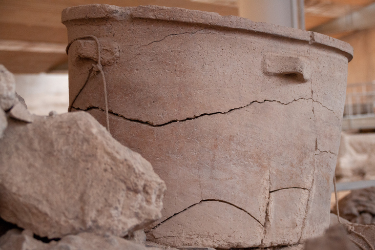 Santorini: Bilet do Akrotiri z opcjonalnymi audioprzewodnikamiBilet wstępu do stanowiska archeologicznego Akrotiri i 1 audioprzewodnik z przewodnikiem