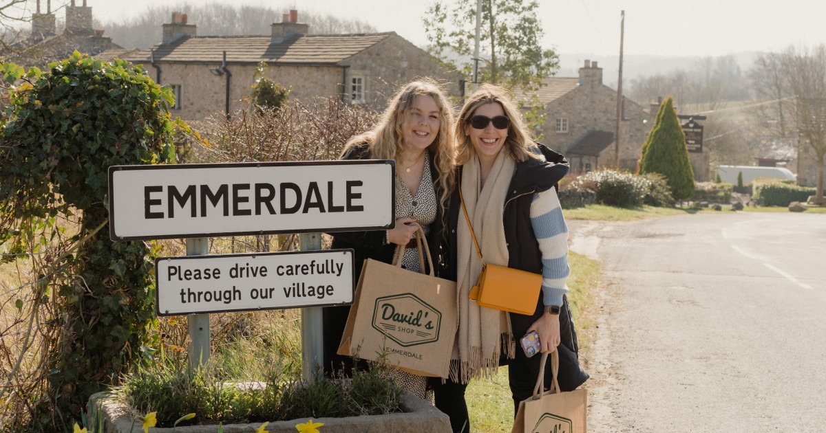 Leeds: Emmerdale Village Set Guided Tour | GetYourGuide
