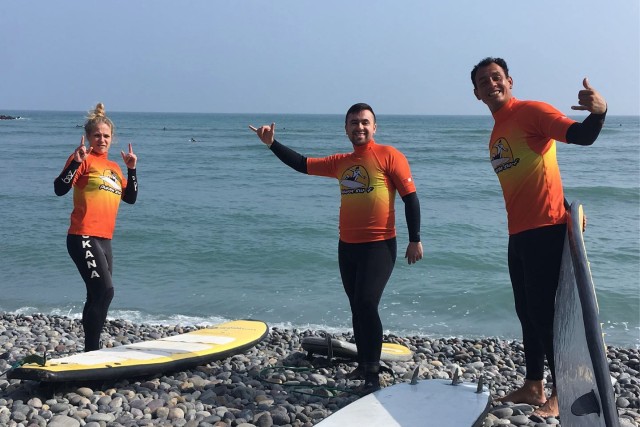 Visit Miraflores: Surfing Class on Playa Makaha in Valkenburg