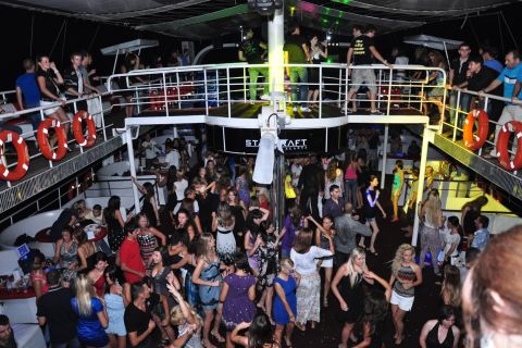 Alanya/Side: Night Disco Cruise With Foam Party and Drinks