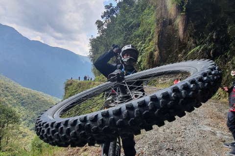 Z La Paz: 5-dniowa trasa śmierci i wycieczka rowerowa po Uyuni Salt FlatsZ La Paz: Droga Śmierci na rowerze i Uyuni Salt Flats – 5 dni