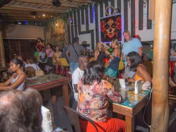 Punta Cana: Geführter Bar Crawl mit Rum Shot und Transfers