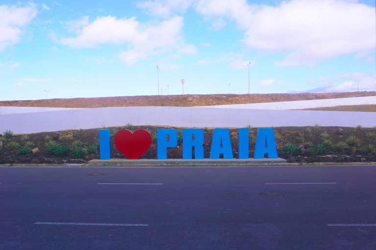 Insel Santiago: 1-Wege-Flughafentransfer nach Praia
