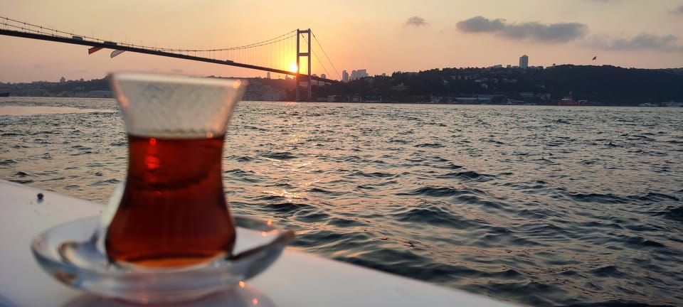 Istanbul: Bosphorus Sunset Cruise with Live Guide and Drinks | GetYourGuide