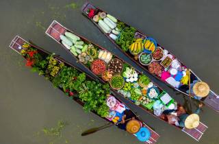 Von Bangkok aus: Maeklong Railway und Floating Market Food Tour