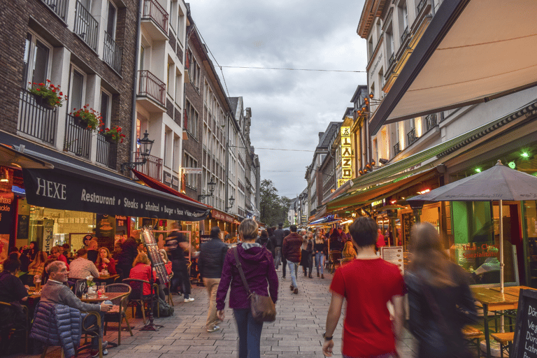 Düsseldorf: Scavenger Hunt Self-Guided TourShipping within Germany