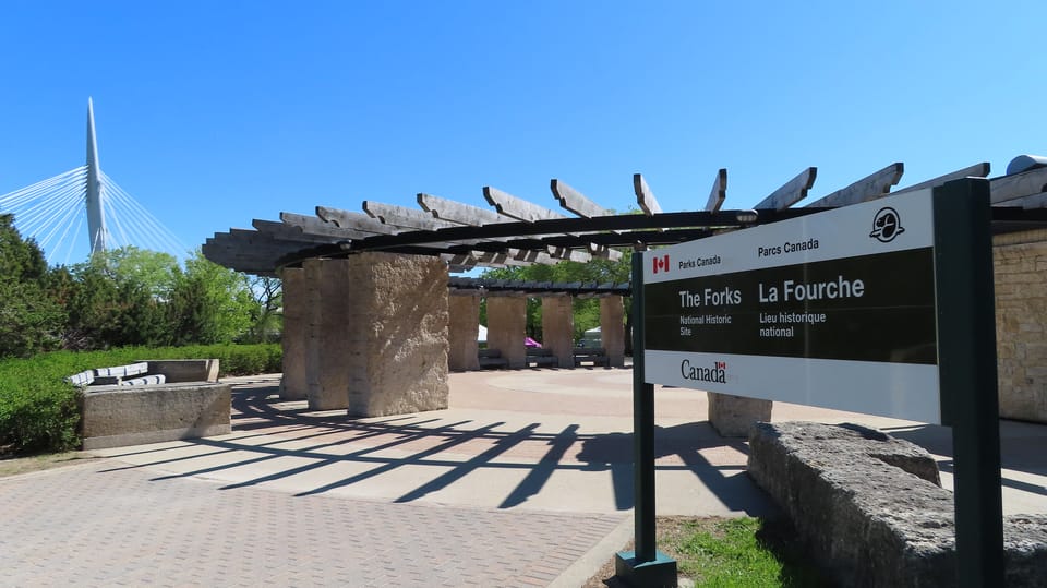 Passeggiata nel centro di Winnipeg con 4 unico smartphone Audio Tours - Hizvo