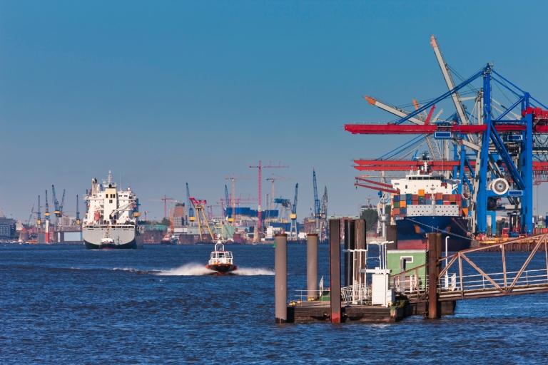 Scavenger Hunt through the Port of Hamburg Non-Refundable: Shipment within Germany