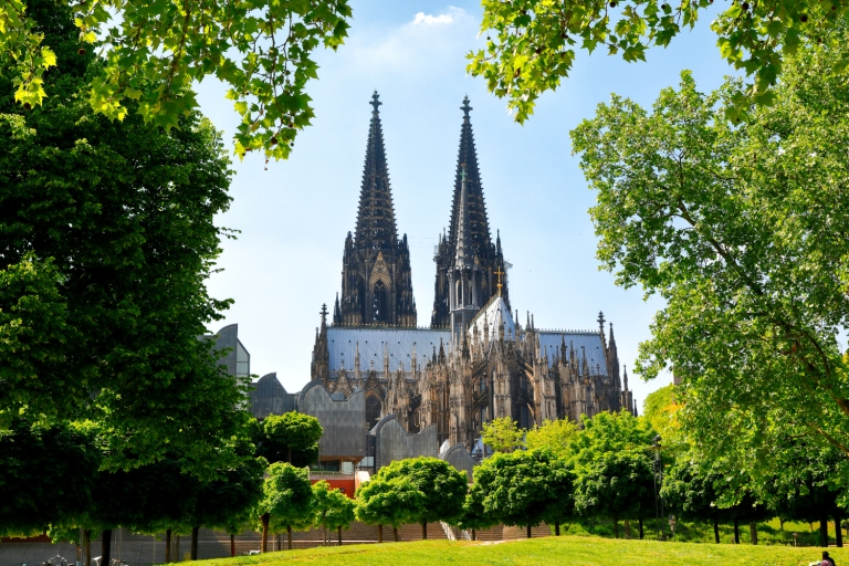 Cologne: Historic Town Scavenger Hunt Shipping within Germany