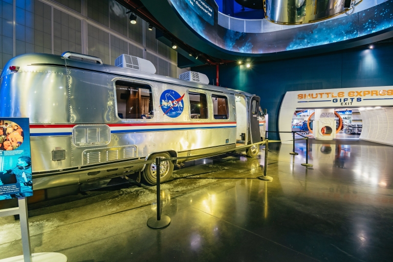 Kennedy Space Center: bilet wstępu z Explore Tour2-dniowy wstęp do Centrum Kosmicznego Kennedy'ego z wycieczką Explore Bus