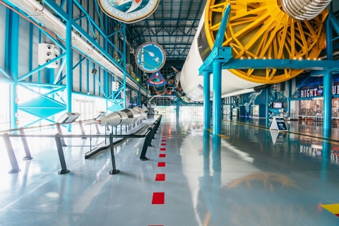 Kennedy Space Center: bilet wstępu z Explore Tour2-dniowy wstęp do Centrum Kosmicznego Kennedy'ego z wycieczką Explore Bus