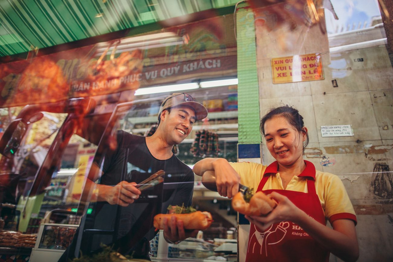 Saigon bij zonsondergang: Straat eten en lokale drankjes tourPrivétour