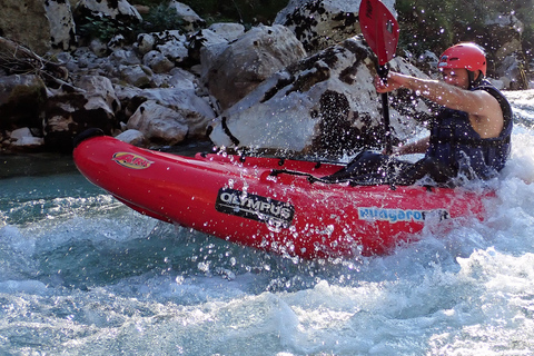 Bovec: spływy kajakowe Whitwater po rzece Soča / Małe grupyBovec: spływ kajakiem po rzece Socza